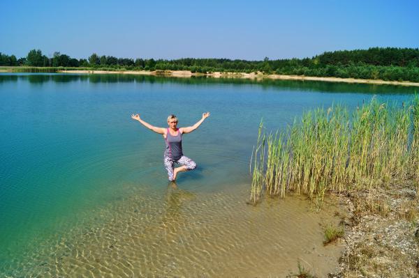 Bild zeigt: Asana Variante Baum - Vrksasana