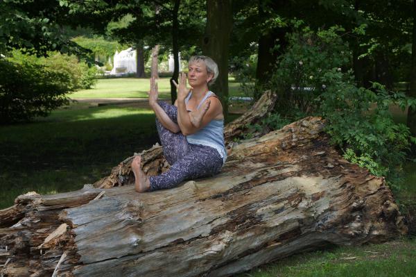 Bild zeigt: Asana Variation Supta Kapotasana